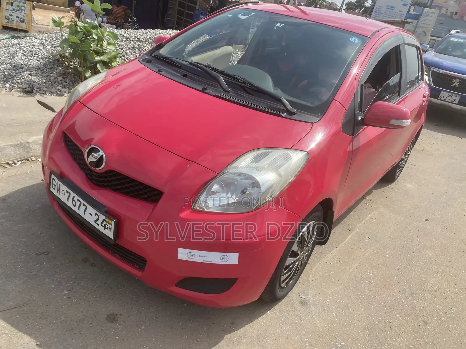 Toyota Vitz 2010 Red