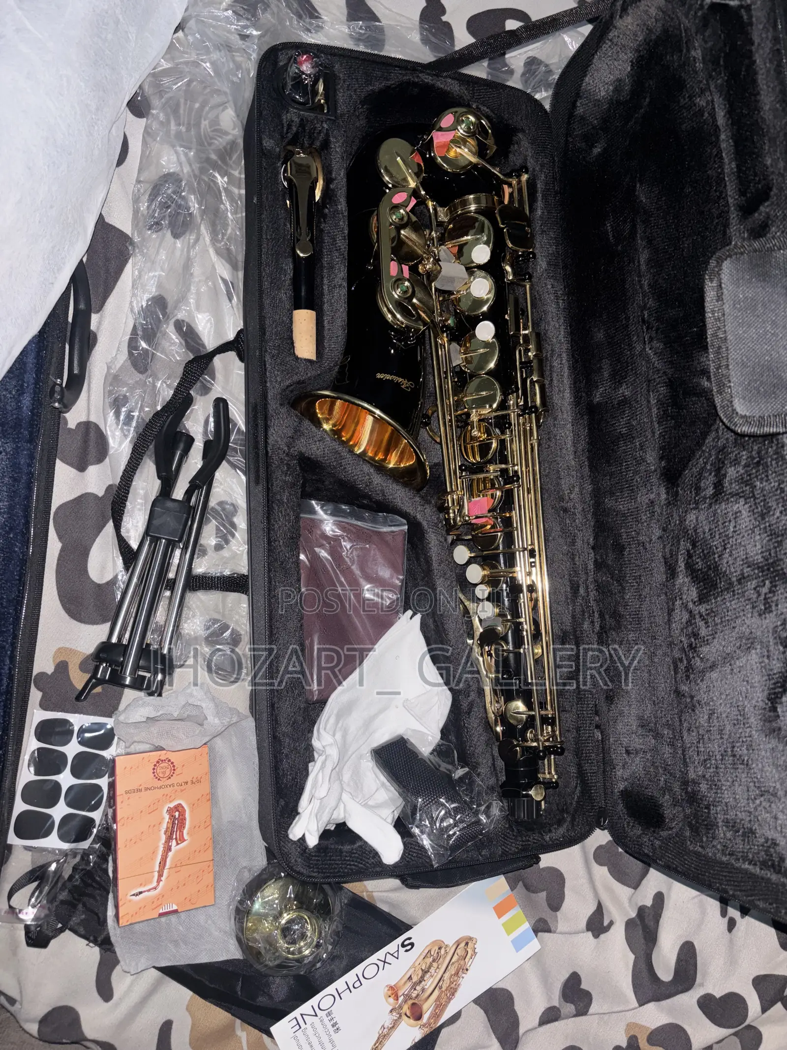 USA Mendini Black and Gold Alto Sax