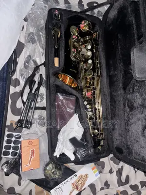 USA Mendini Black and Gold Alto Sax