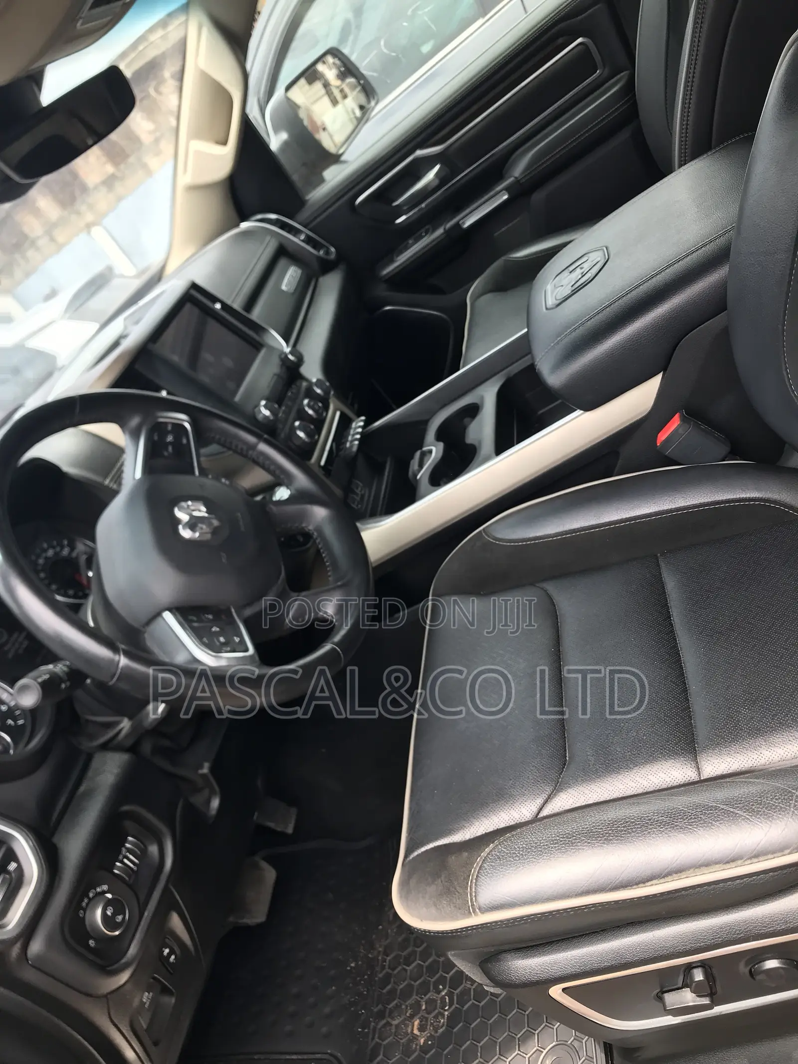 RAM 1500 2021 Red
