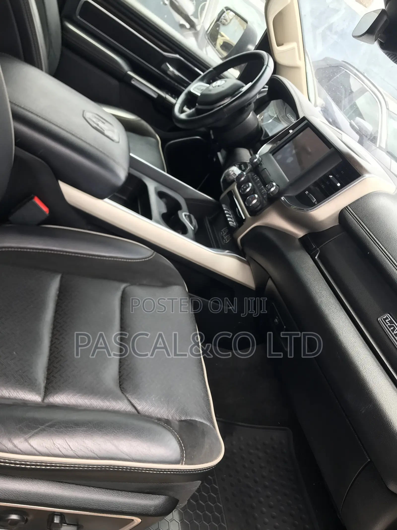 RAM 1500 2021 Red