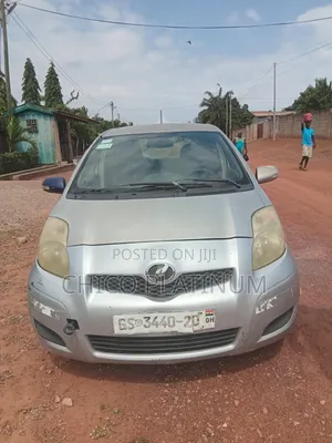 Toyota Vitz 1.0 FWD 5dr 2010 Silver