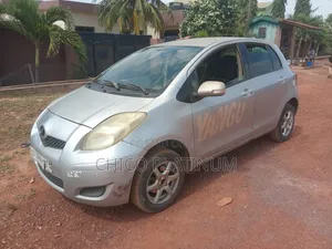 Toyota Vitz 1.0 FWD 5dr 2010 Silver