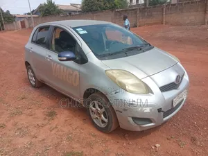 Toyota Vitz 1.0 FWD 5dr 2010 Silver
