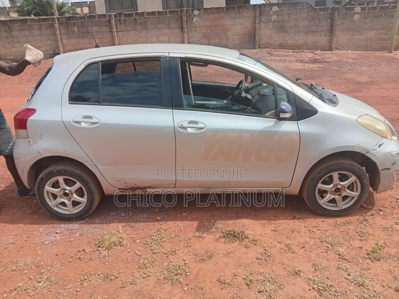 Toyota Vitz 1.0 FWD 5dr 2010 Silver