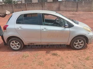 Toyota Vitz 1.0 FWD 5dr 2010 Silver