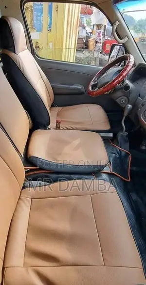 Nissan Caravan (Urvan) 2010 Silver