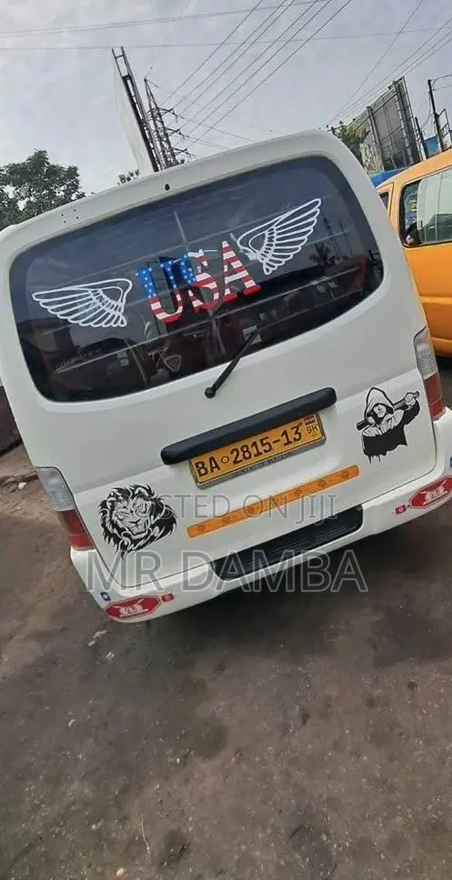 Nissan Caravan (Urvan) 2010 Silver