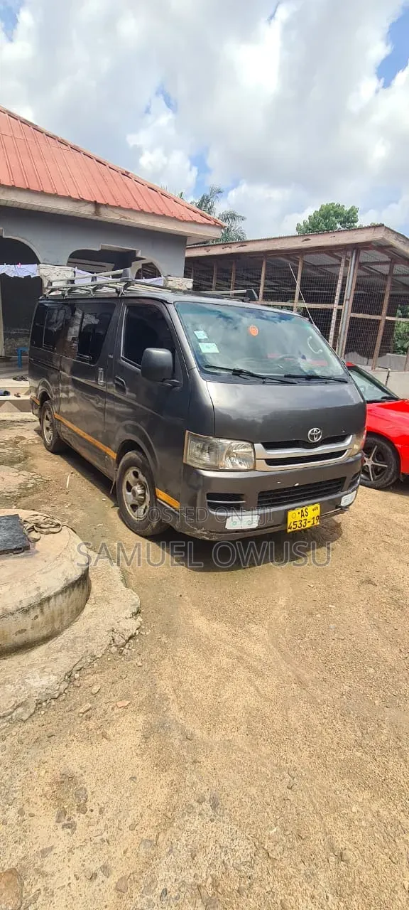 Toyota HiAce 2009 Grey