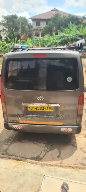 Toyota HiAce 2009 Grey