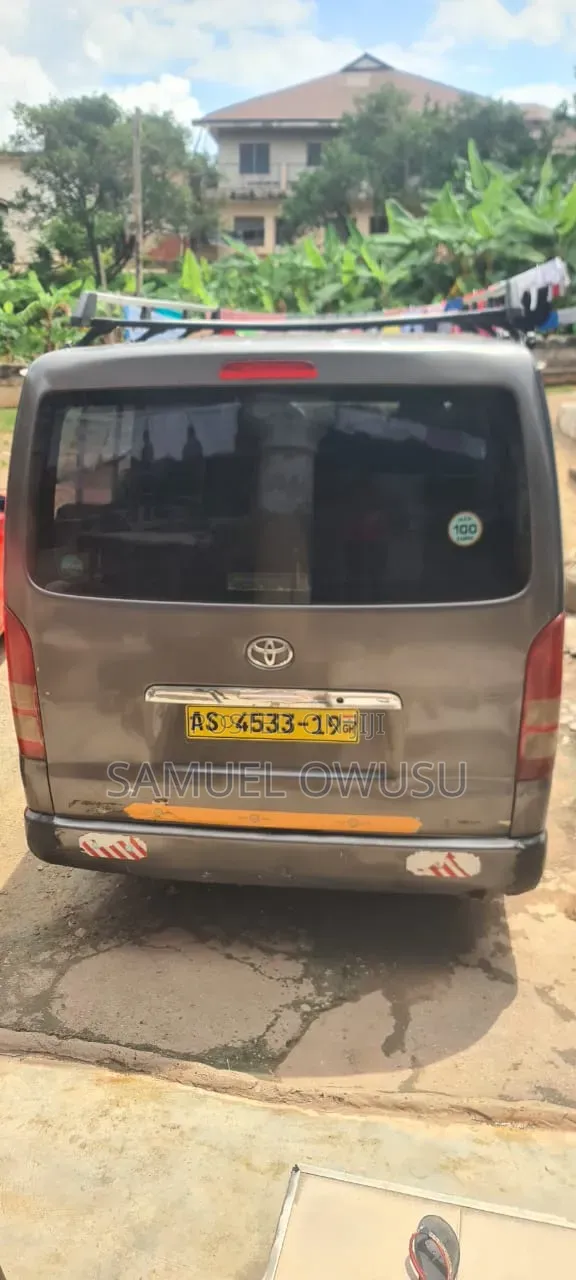 Toyota HiAce 2009 Grey