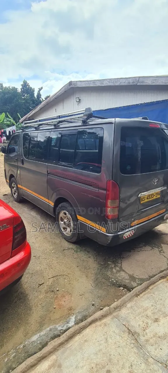 Toyota HiAce 2009 Grey
