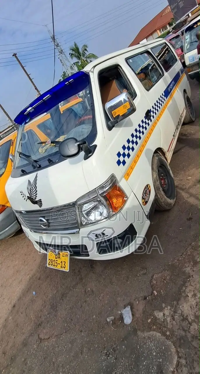 Nissan Caravan (Urvan) 2010 Silver