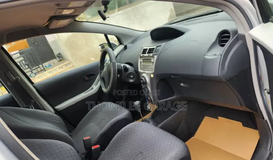Toyota Yaris 2010 Gray
