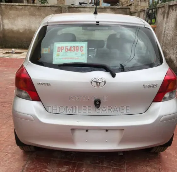 Toyota Yaris 2010 Gray