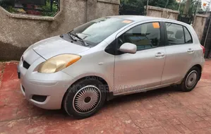 Toyota Yaris 2010 Gray