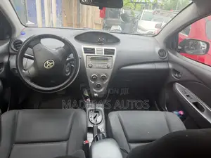 Toyota Yaris SE Hatchback 5dr 2012 Blue