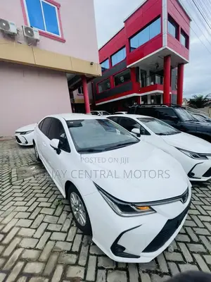 Toyota Corolla LE 2023 White