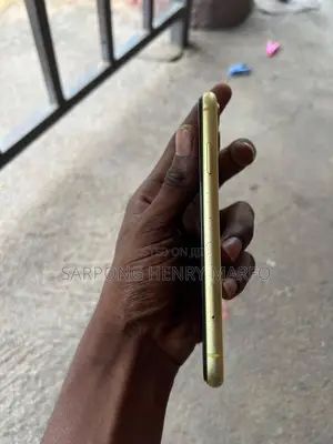 Apple iPhone 11 64 GB Yellow
