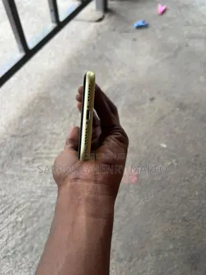 Apple iPhone 11 64 GB Yellow