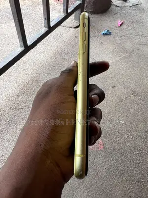 Apple iPhone 11 64 GB Yellow
