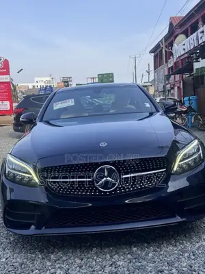 Mercedes-Benz C300 2019 Blue