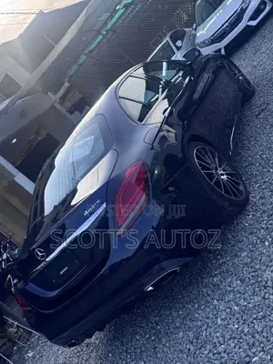 Mercedes-Benz C300 2019 Blue