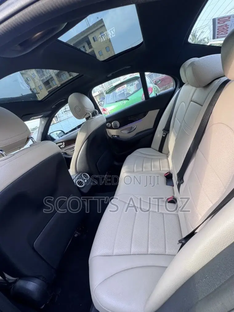Mercedes-Benz C300 2019 Blue