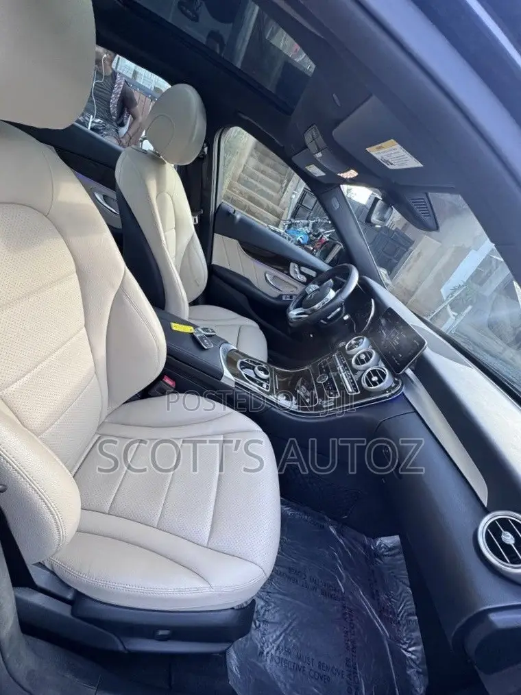 Mercedes-Benz C300 2019 Blue