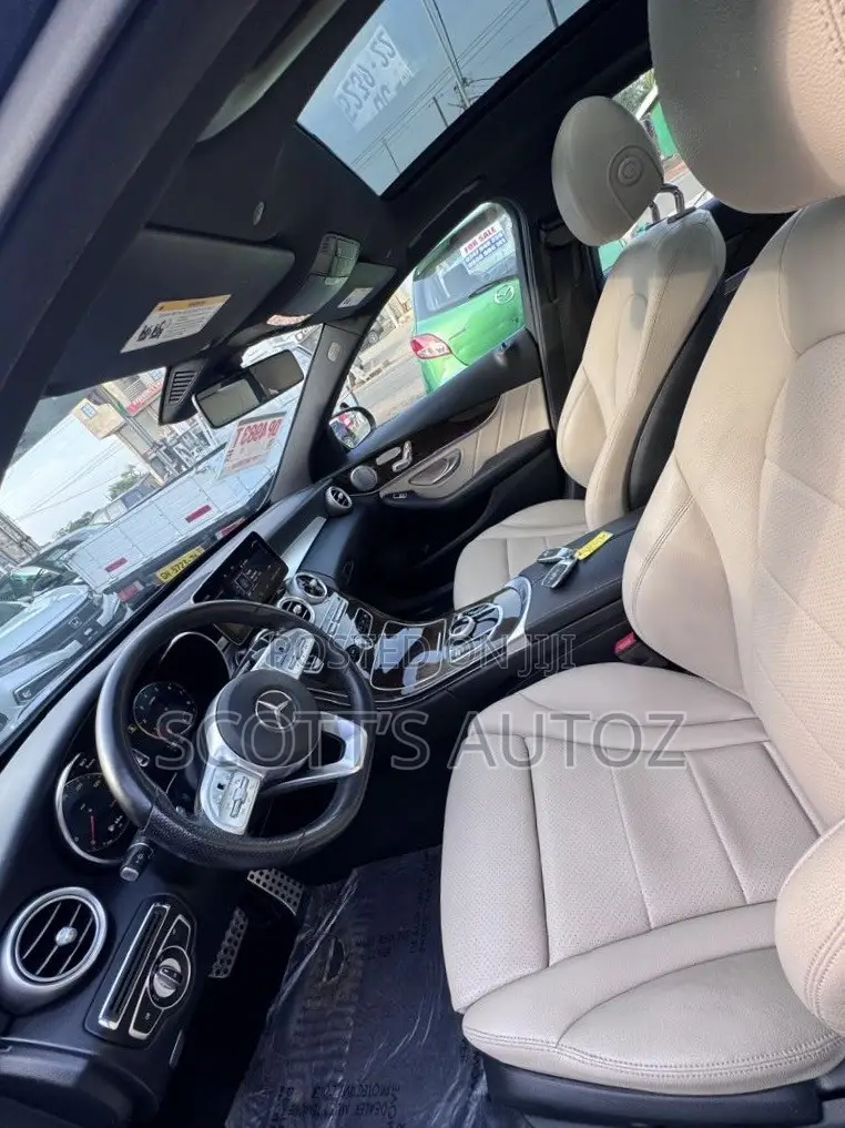 Mercedes-Benz C300 2019 Blue