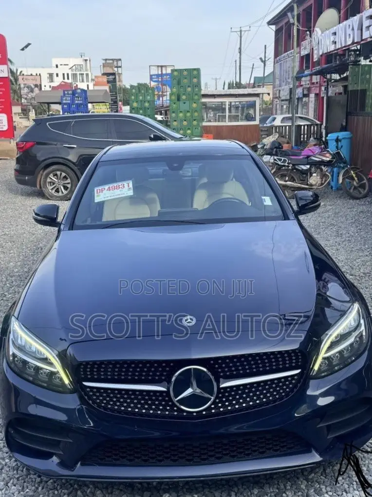 Mercedes-Benz C300 2019 Blue