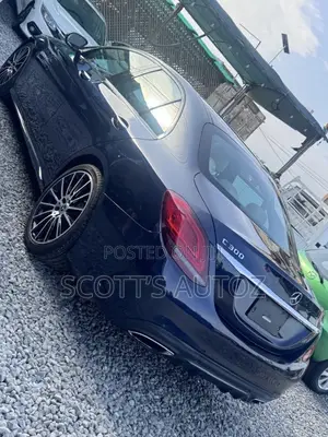 Mercedes-Benz C300 2019 Blue