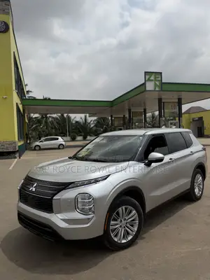 Mitsubishi Outlander ES 2024 Silver