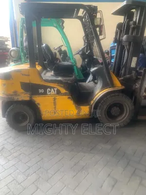 Caterpillar Folk Lift