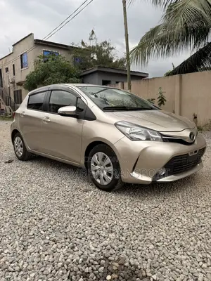 Toyota Vitz 1.3 FWD 5dr 2015 Gold