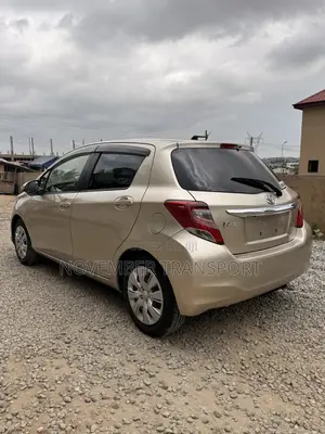 Toyota Vitz 1.3 FWD 5dr 2015 Gold
