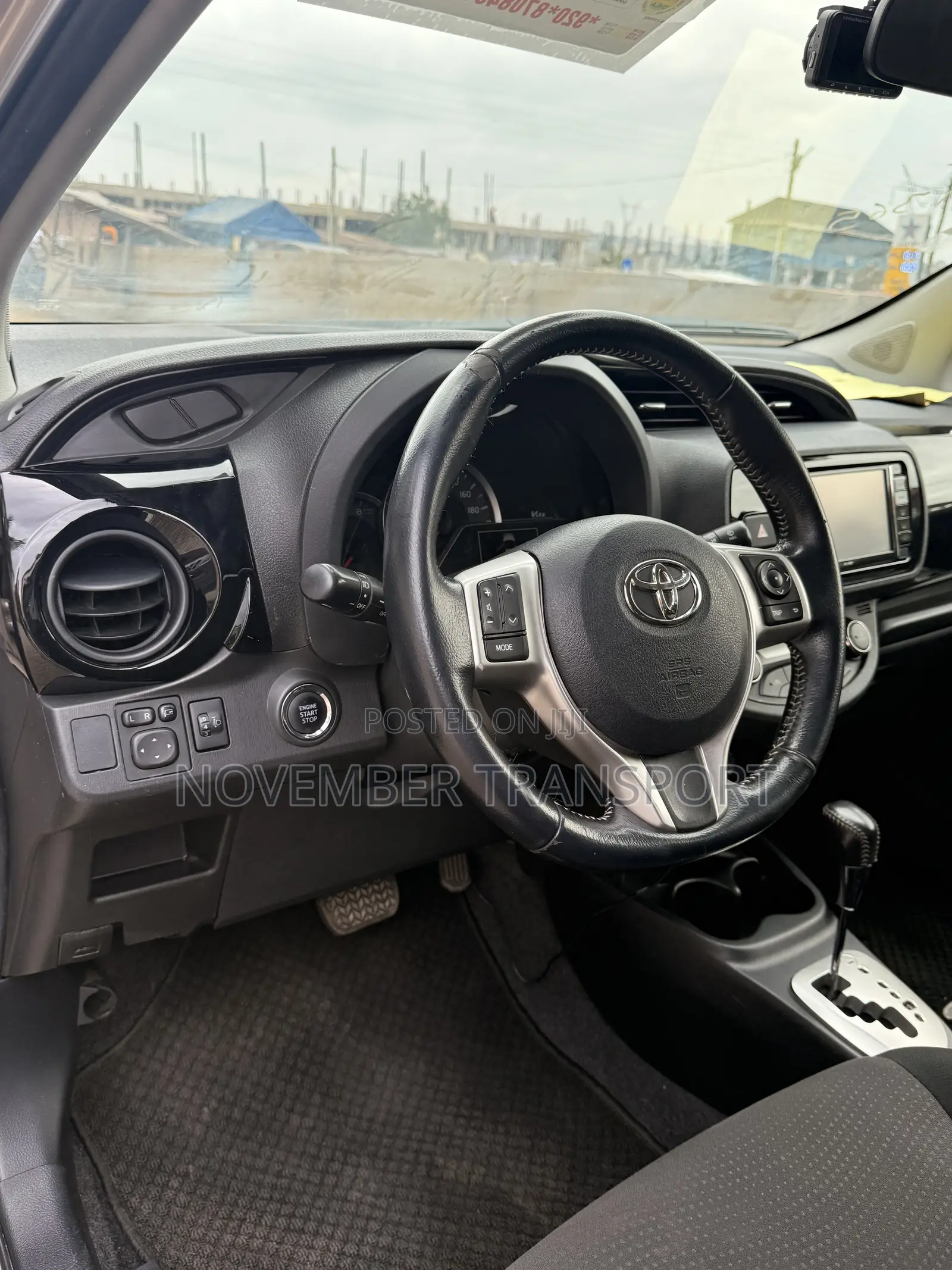 Toyota Vitz 1.3 FWD 5dr 2015 Gold