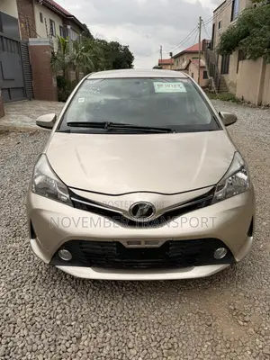 Toyota Vitz 1.3 FWD 5dr 2015 Gold