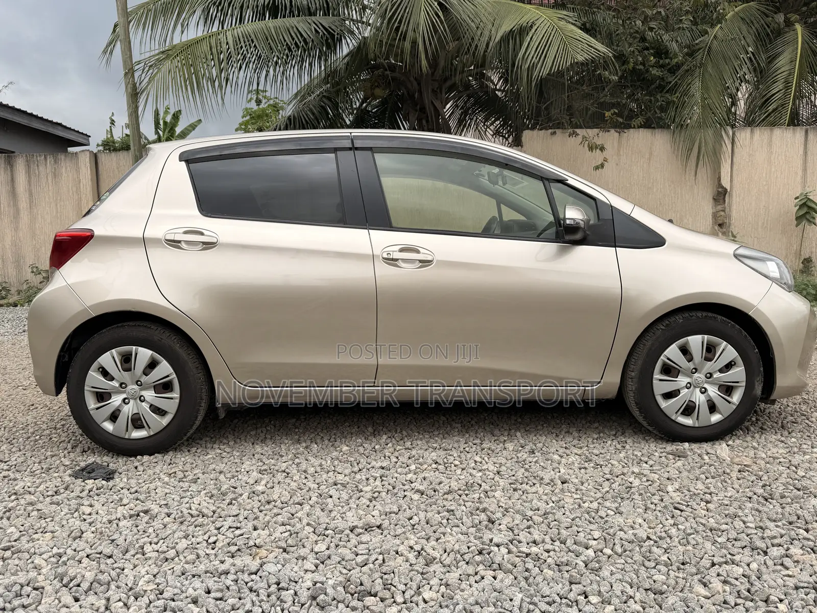 Toyota Vitz 1.3 FWD 5dr 2015 Gold