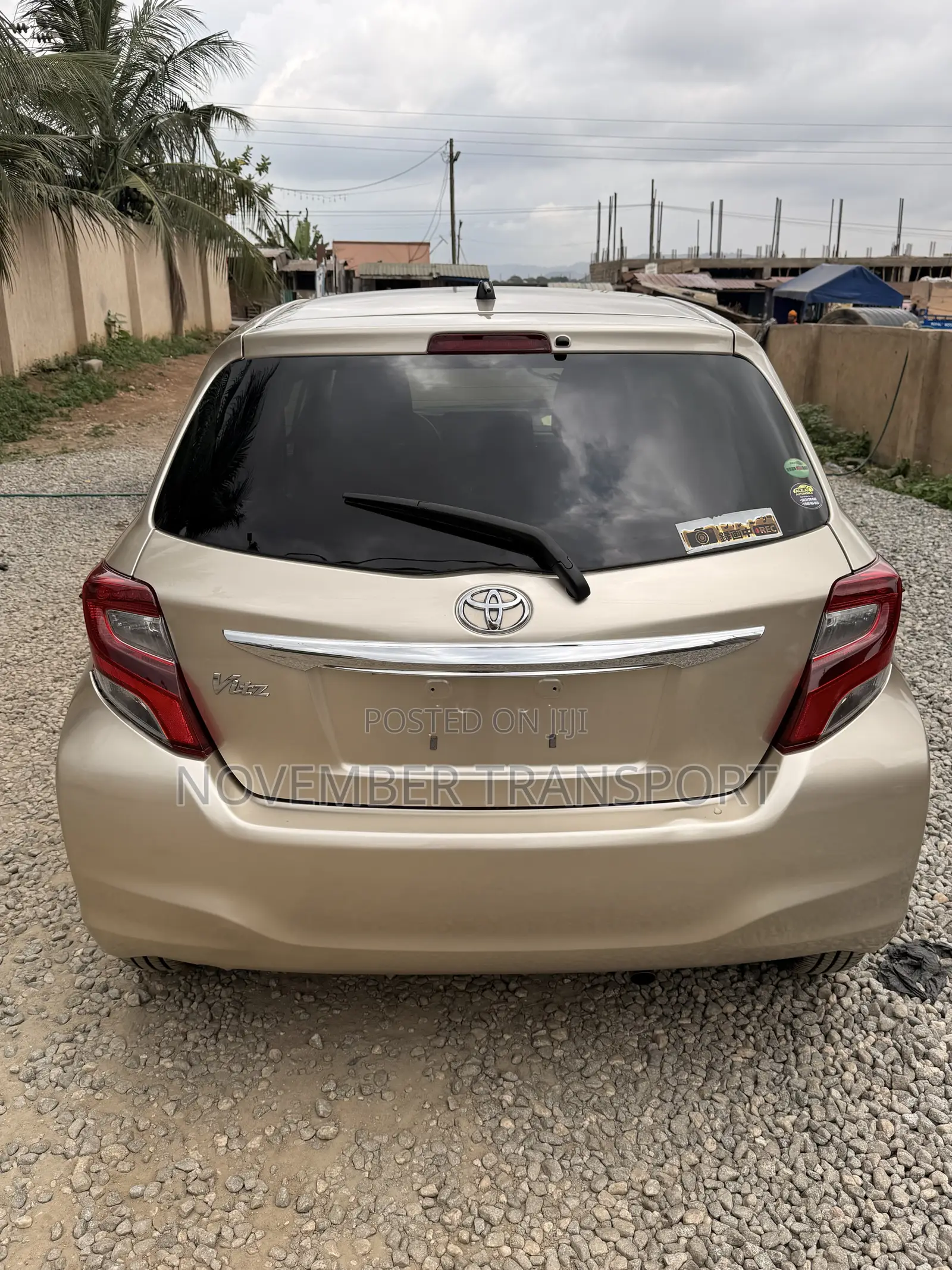 Toyota Vitz 1.3 FWD 5dr 2015 Gold