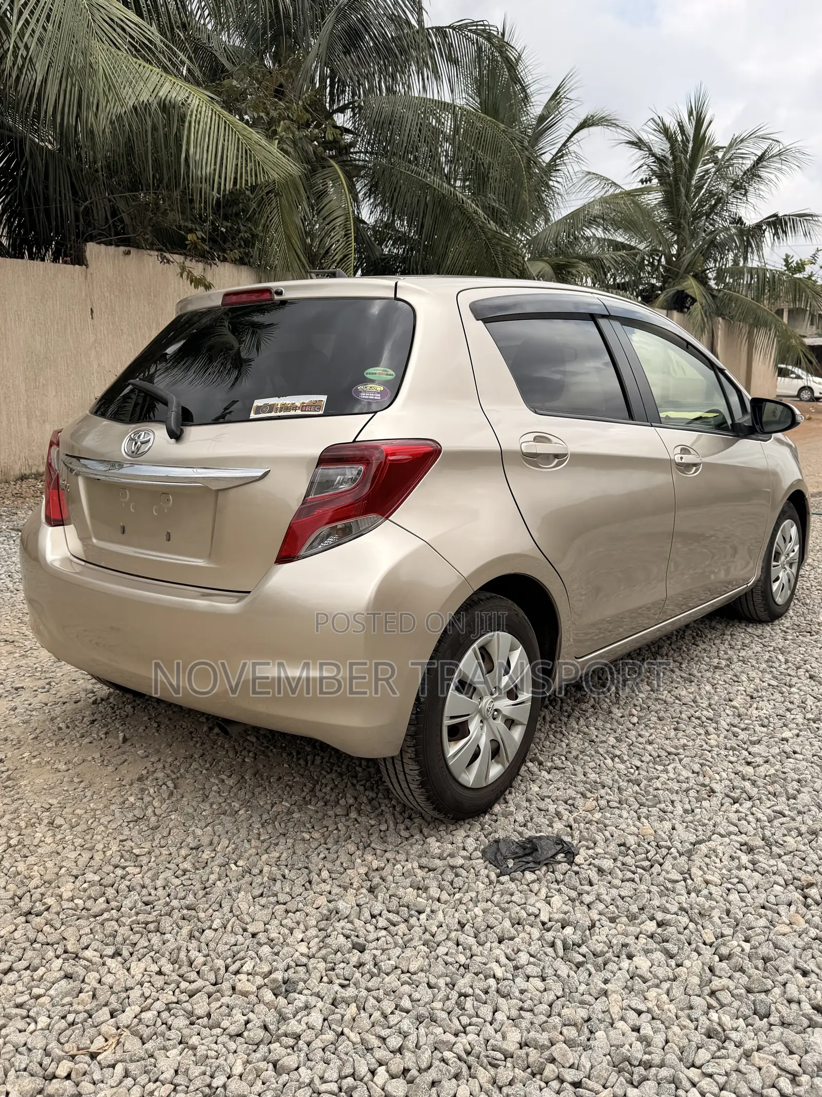 Toyota Vitz 1.3 FWD 5dr 2015 Gold