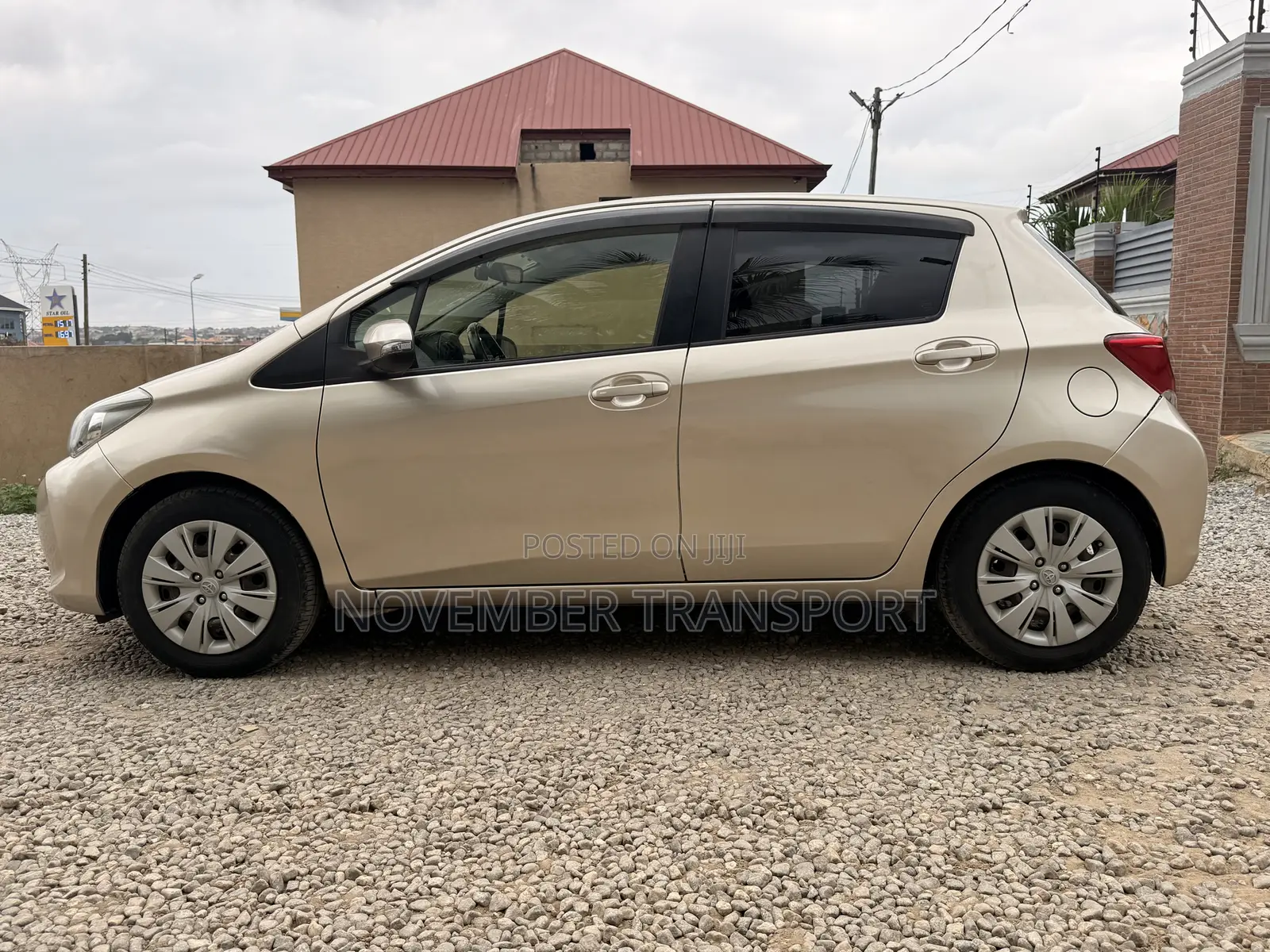 Toyota Vitz 1.3 FWD 5dr 2015 Gold