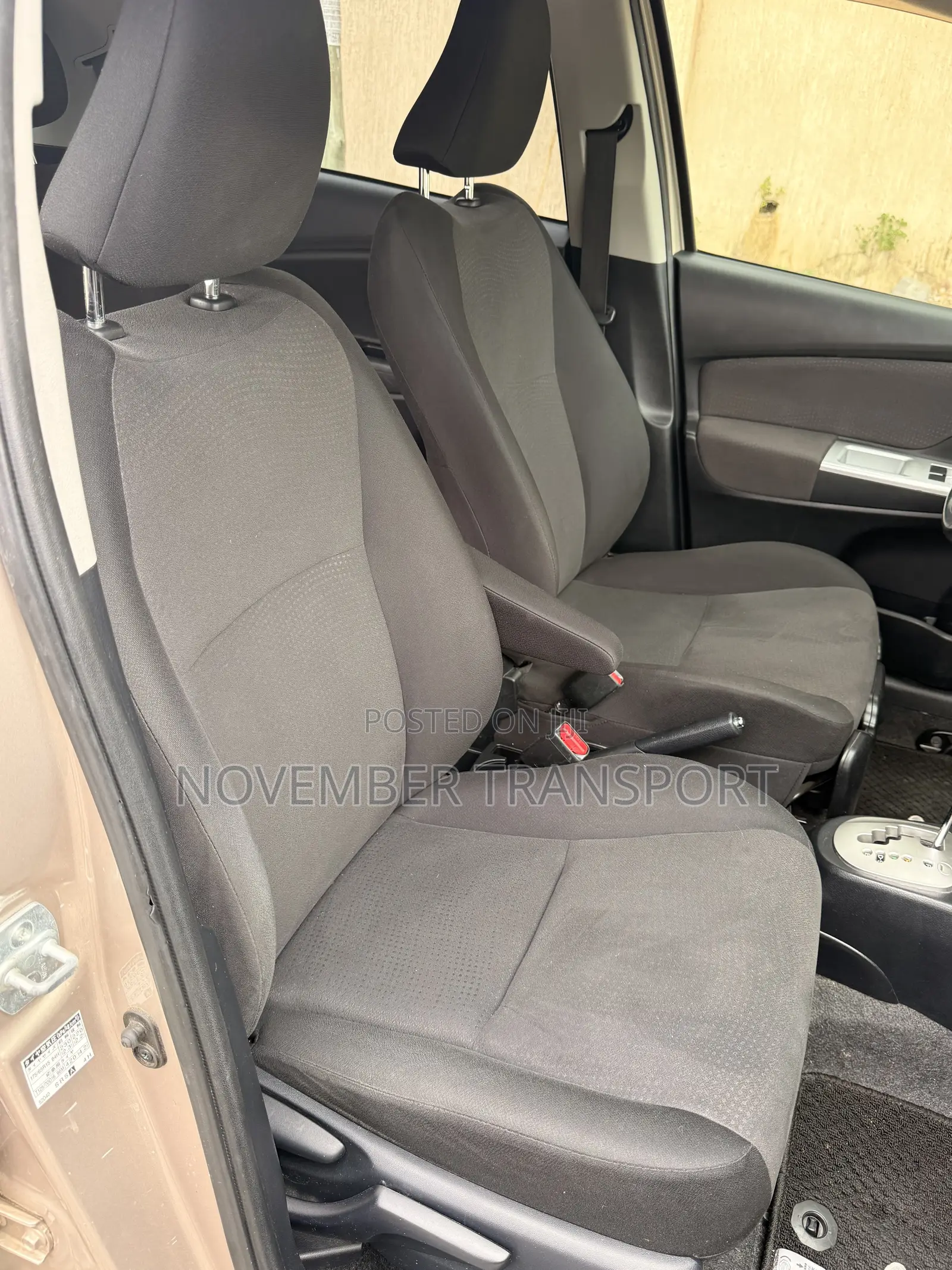 Toyota Vitz 1.3 FWD 5dr 2015 Gold