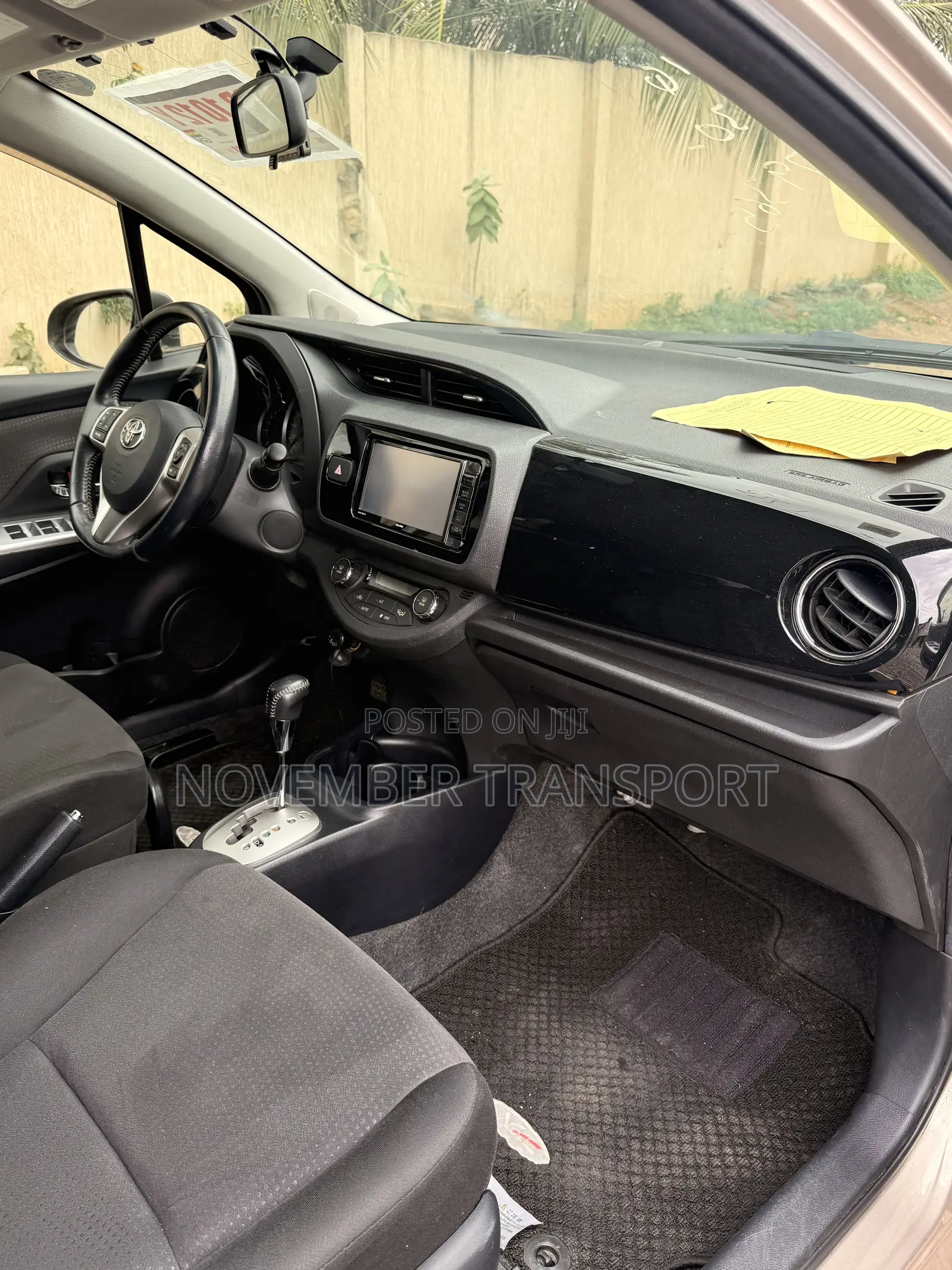 Toyota Vitz 1.3 FWD 5dr 2015 Gold