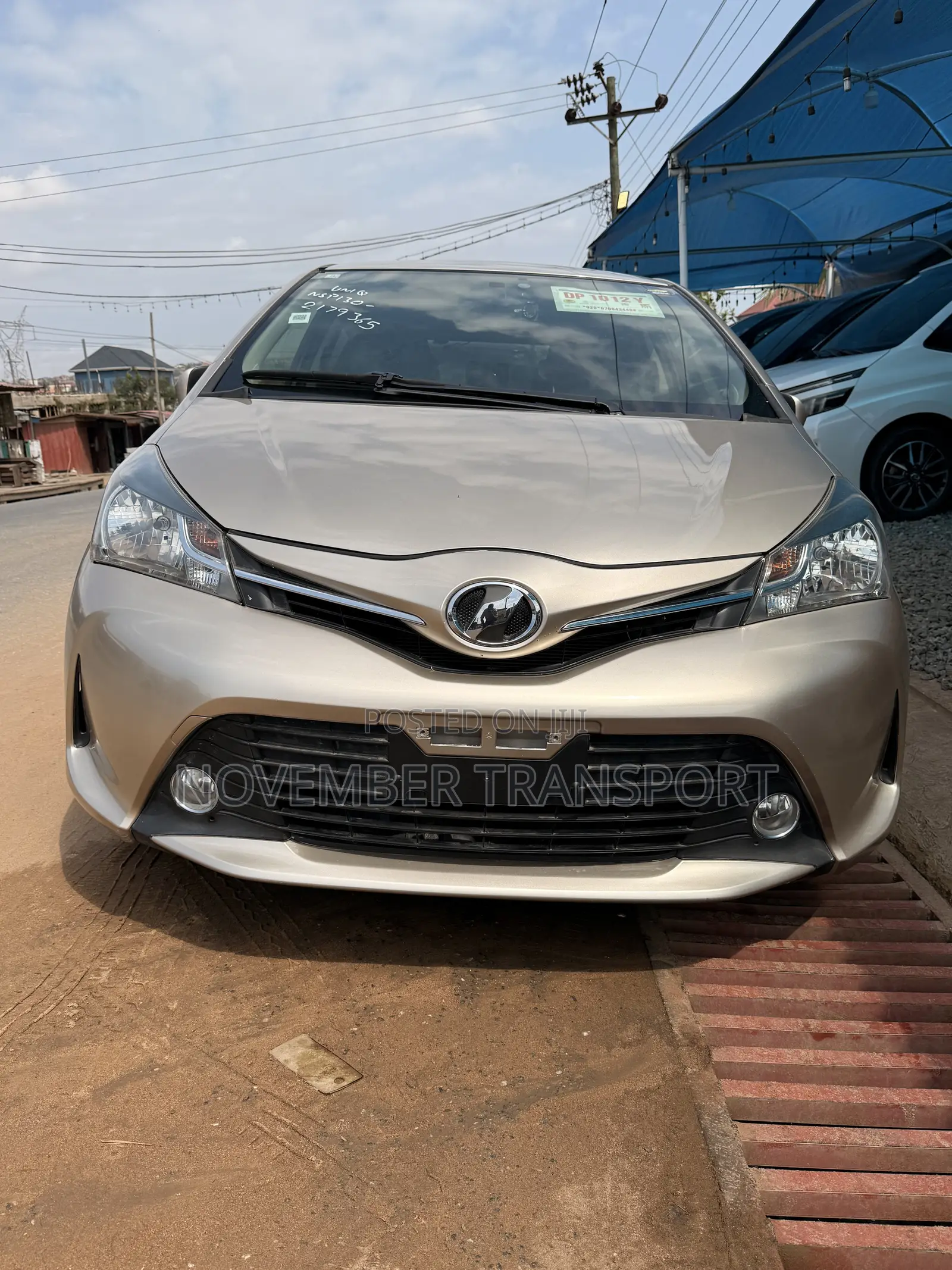 Toyota Vitz 1.3 FWD 5dr 2015 Gold