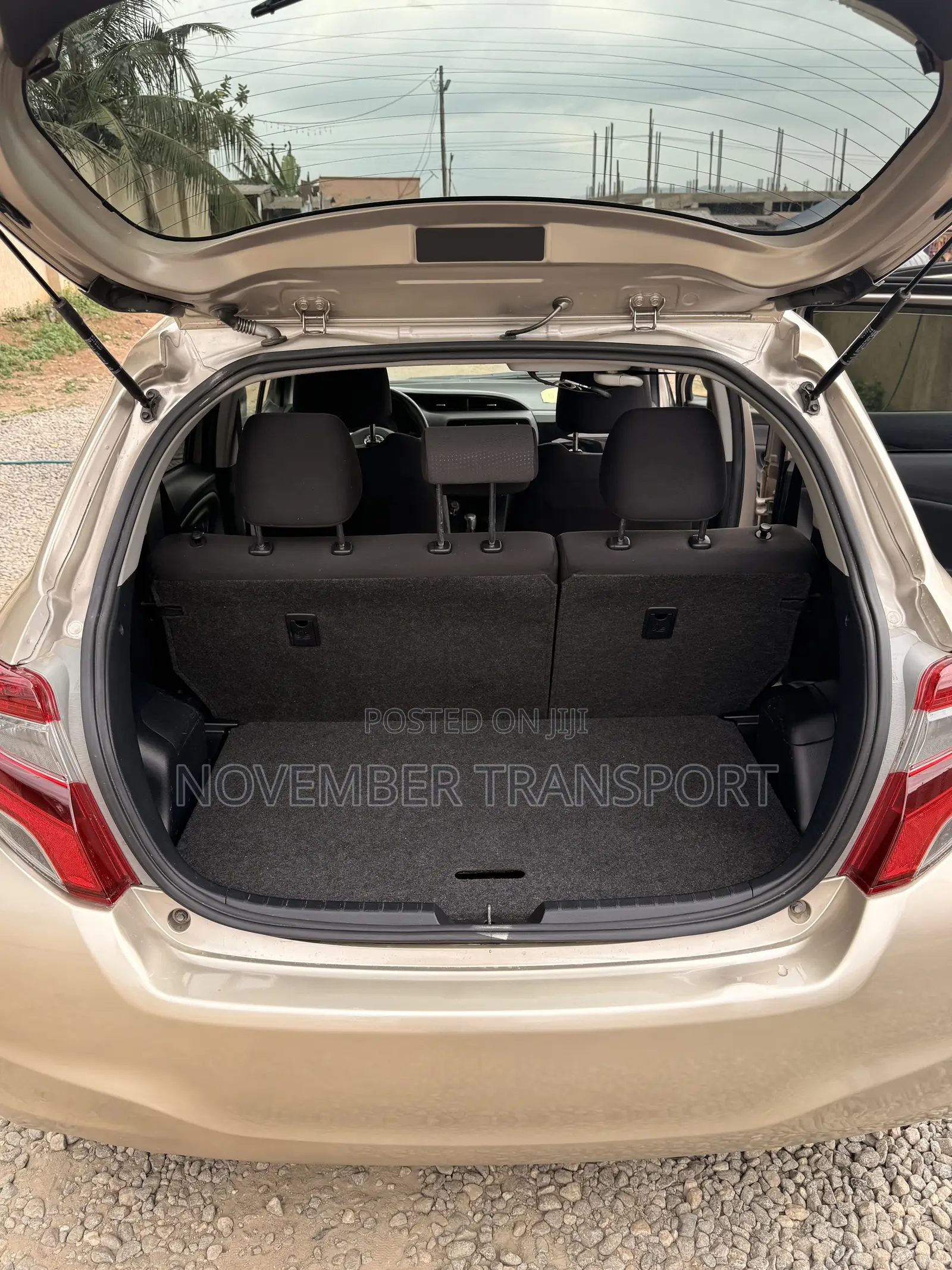 Toyota Vitz 1.3 FWD 5dr 2015 Gold