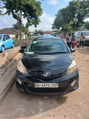 Toyota Vitz 1.3 FWD 5dr 2012 Black