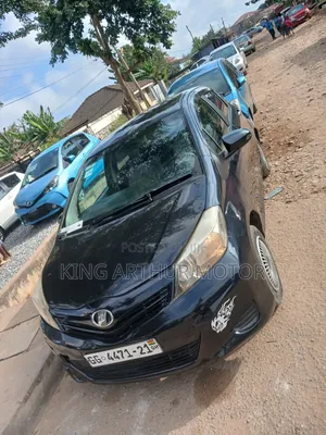 Toyota Vitz 1.3 FWD 5dr 2012 Black