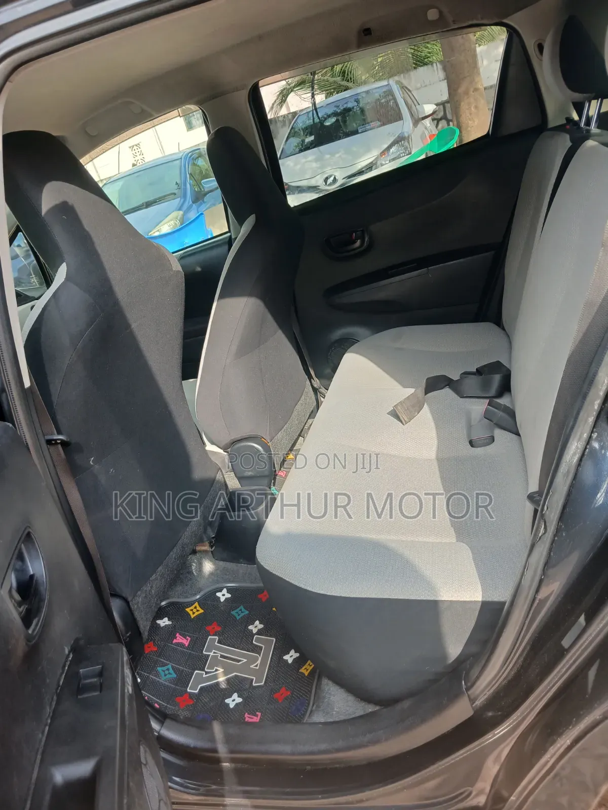 Toyota Vitz 1.3 FWD 5dr 2012 Black