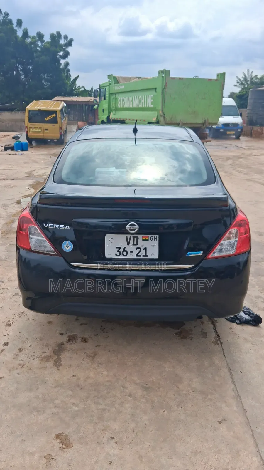 Nissan Versa 1.6 SV 4dr Sedan (1.6L 4cyl CVT) 2015 Black